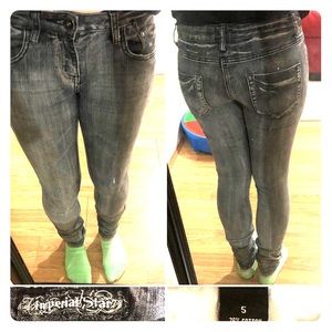 Sexy body hugging low rise jeans—GREY.